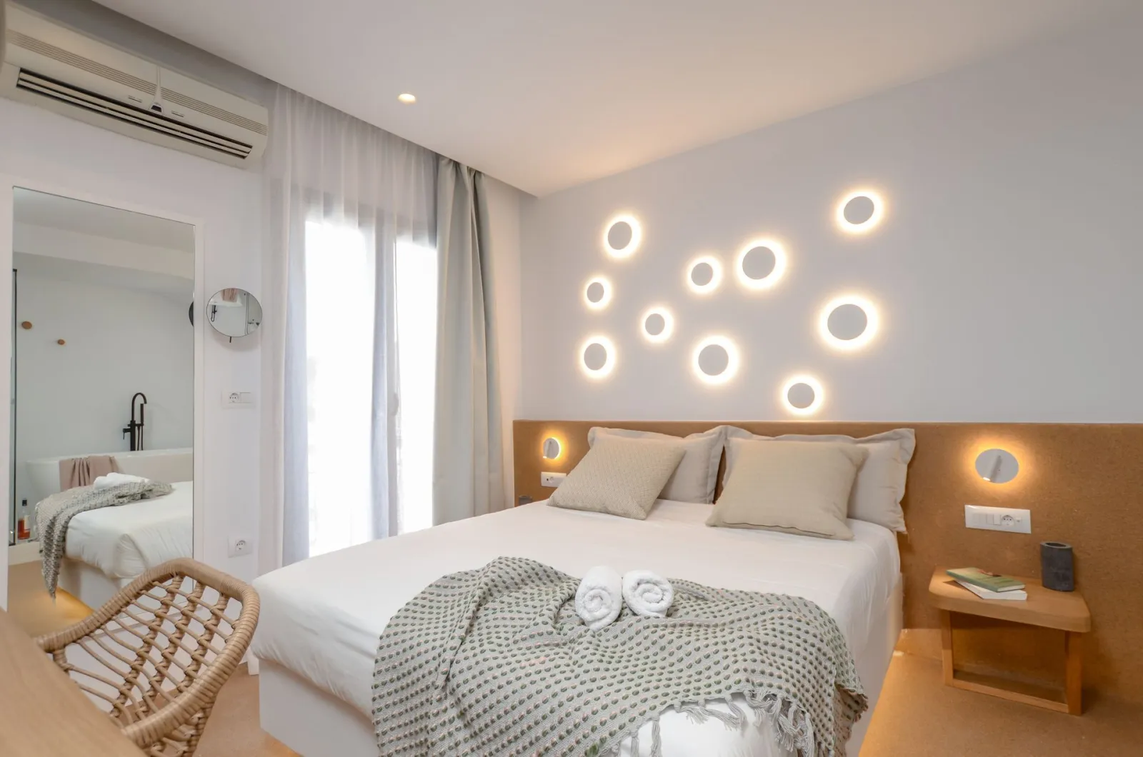 laertes deluxe double room with hydromassage shower jet and bathtub