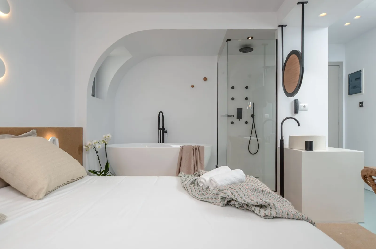laertes deluxe double room with hydromassage shower jet and bathtub
