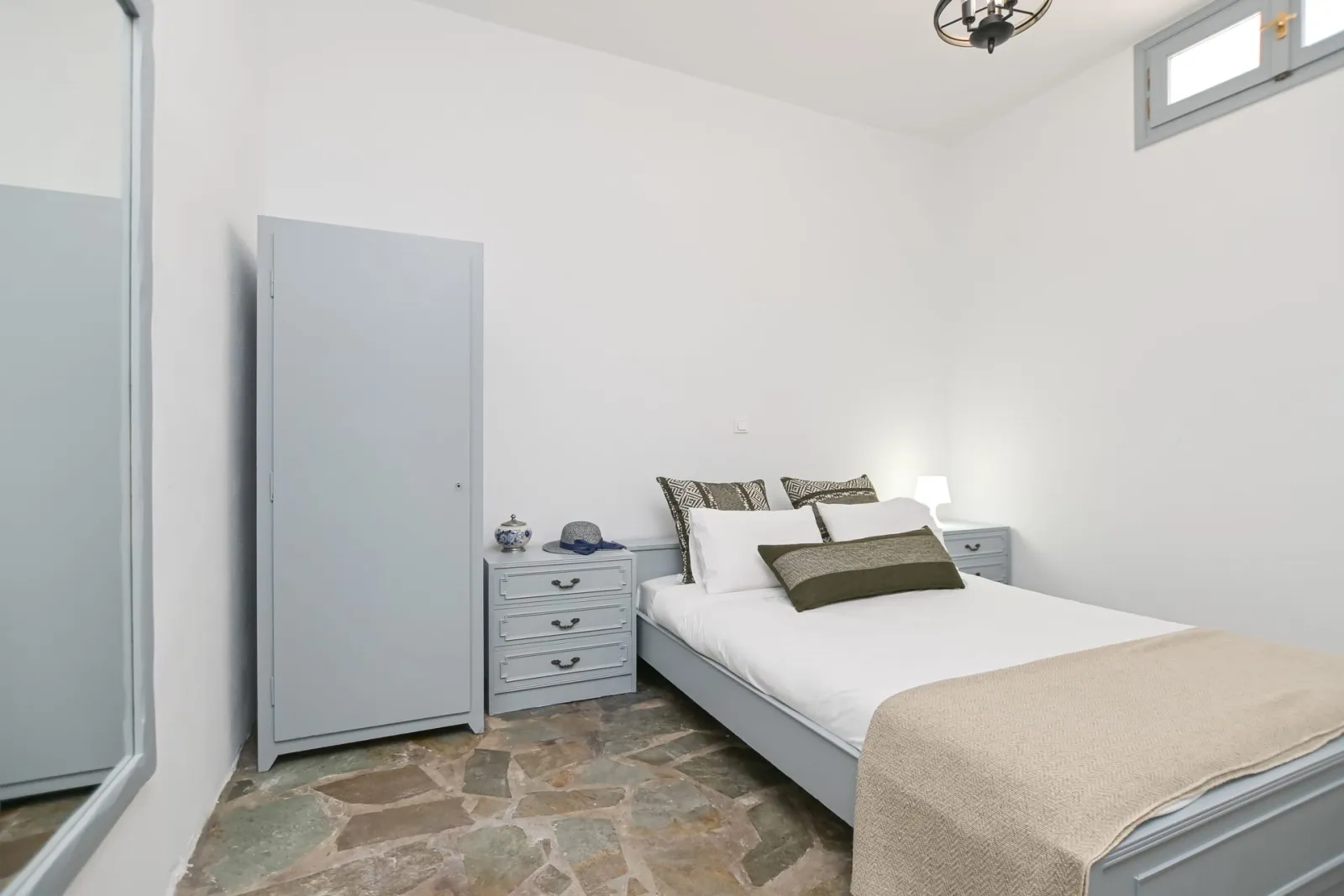 TRADITIONAL APARTMENT