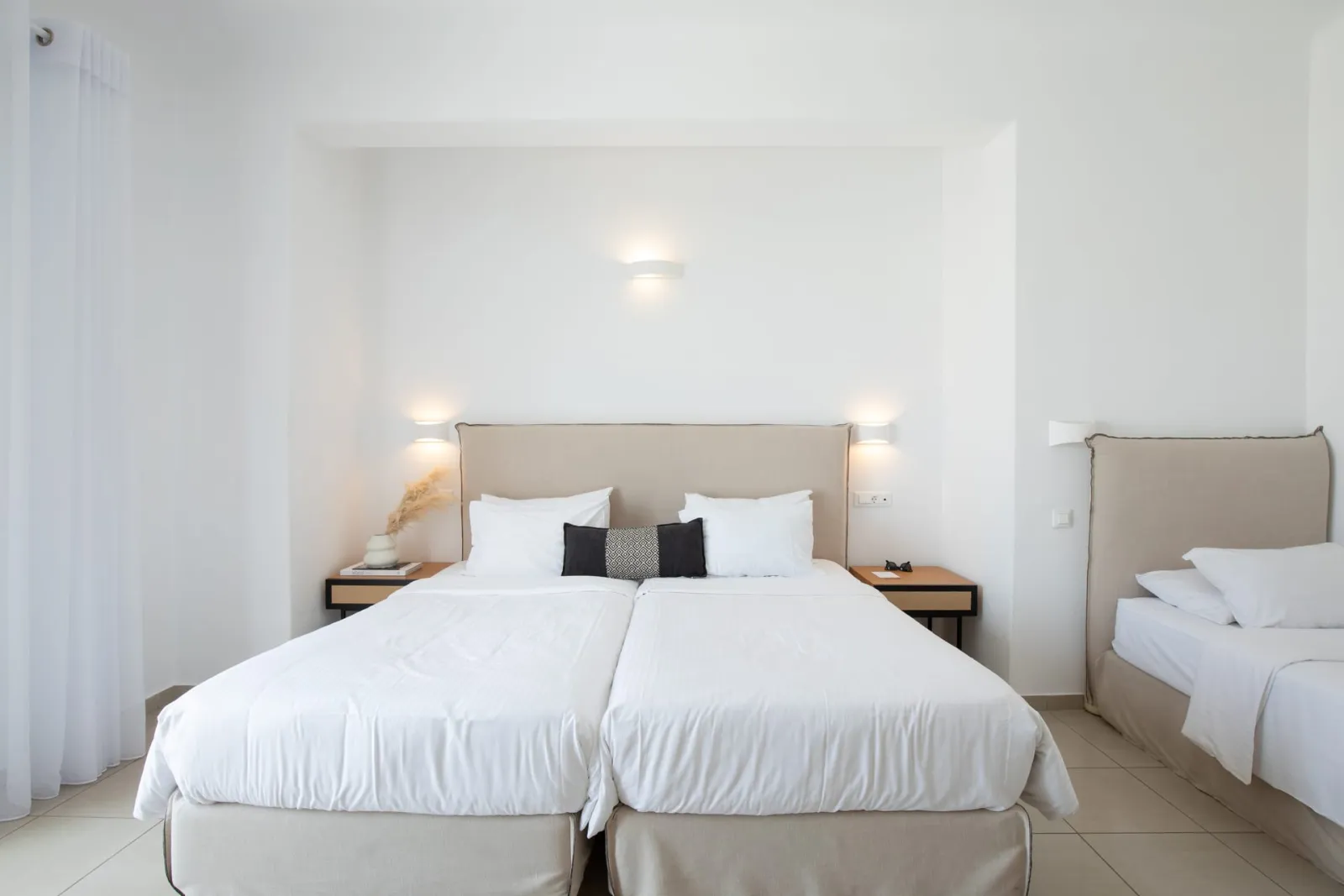 Deluxe Two Bedroom Family Room Side Sea View