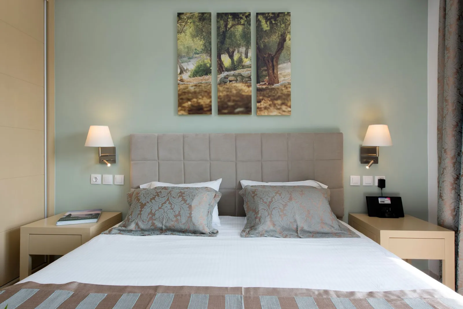 Double or Twin Room with Side Sea