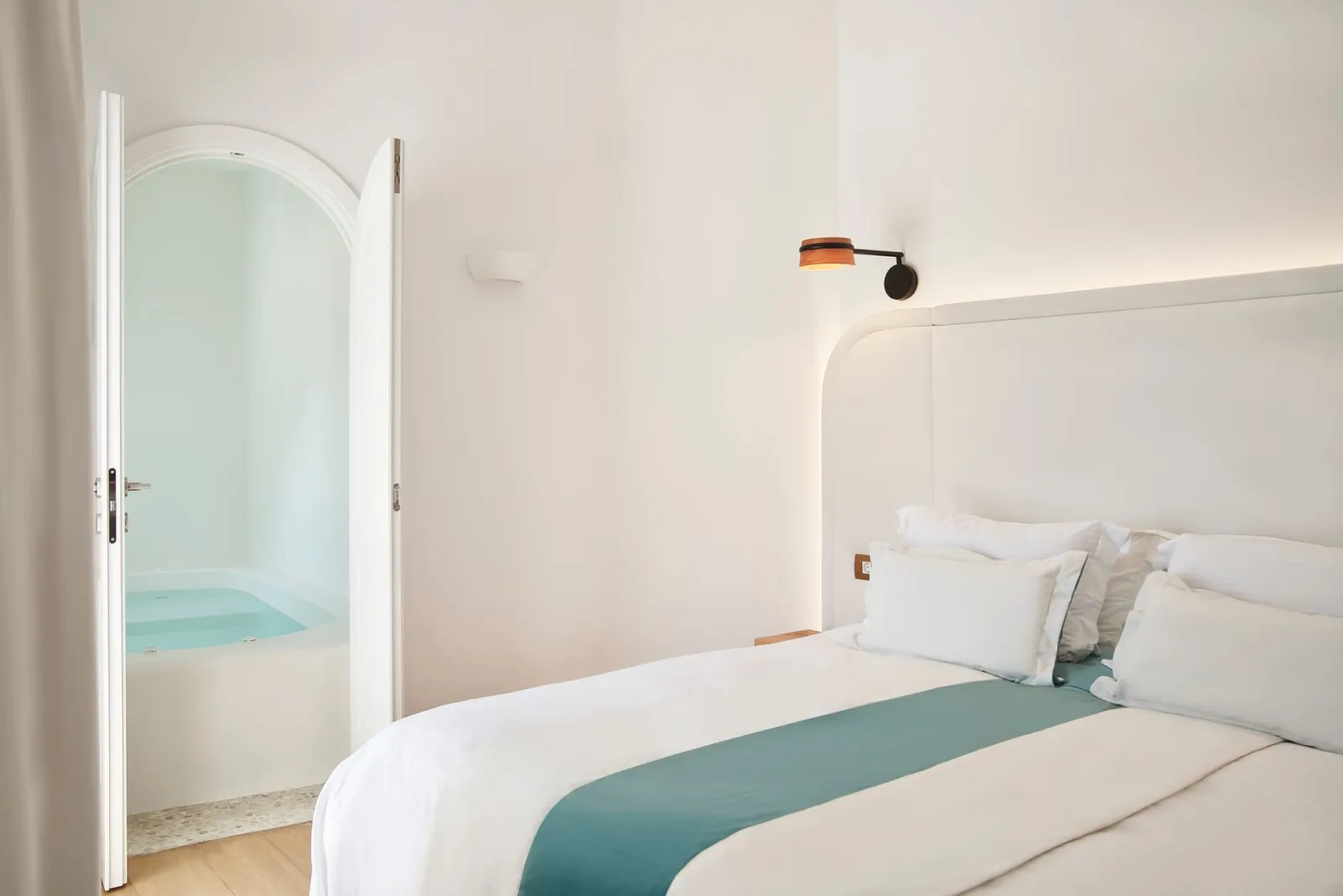 Superior Suite with Jetted Tub - Gea House