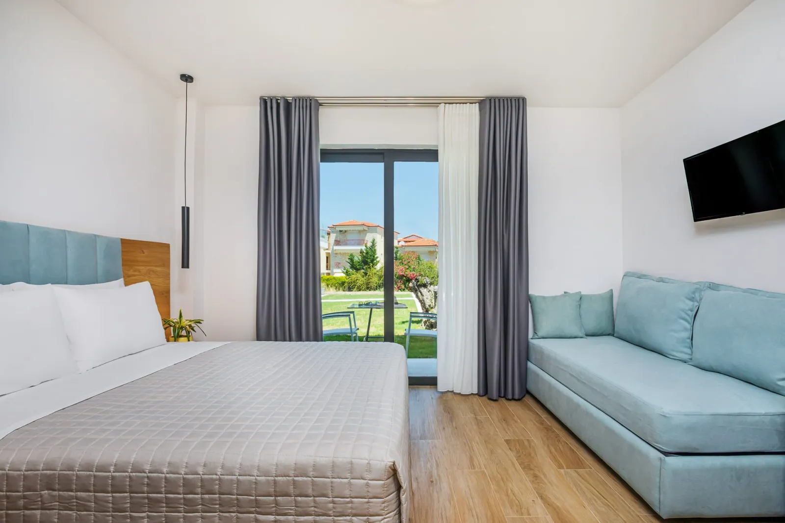 Double Room with Pool View