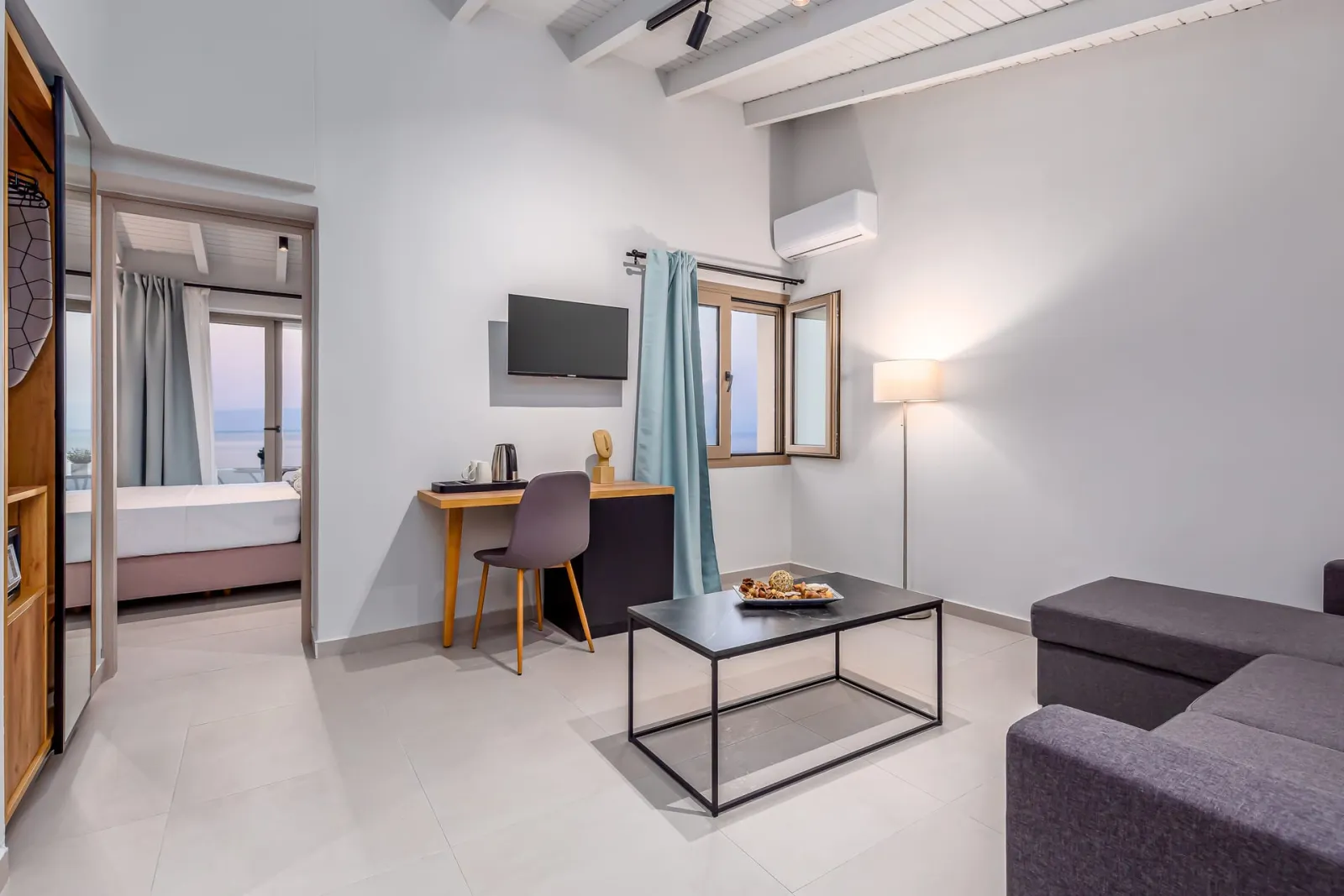Suite with Private Plunge Pool & Sea View