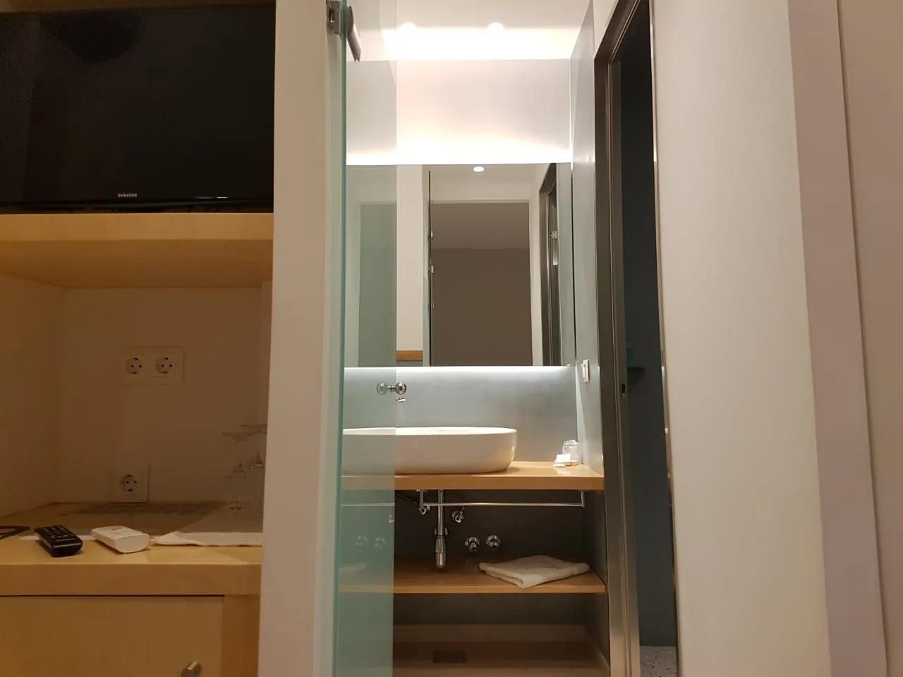Room I - Double Room with Window Ground Floor