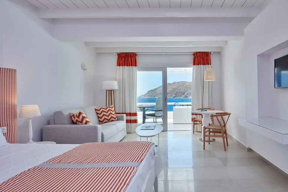 Honeymoon Sea View Suite with Outdoor Jacuzzi