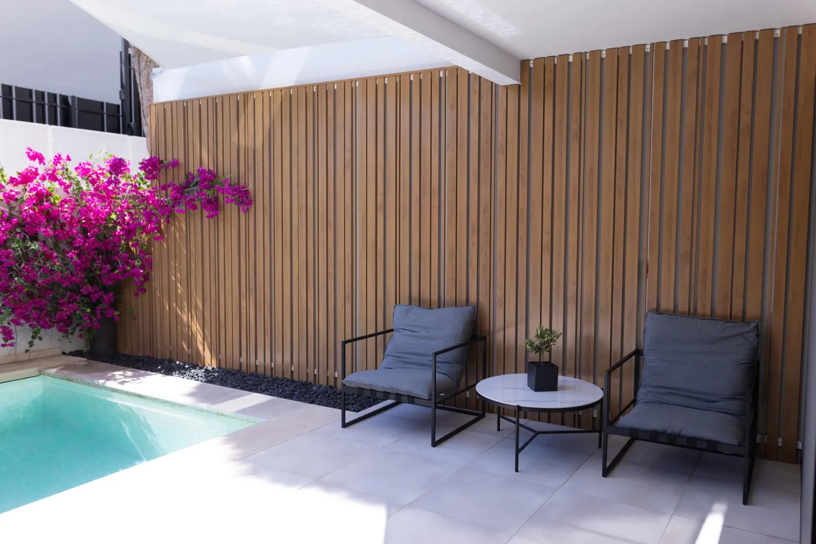 Signature Suite with Private Pool