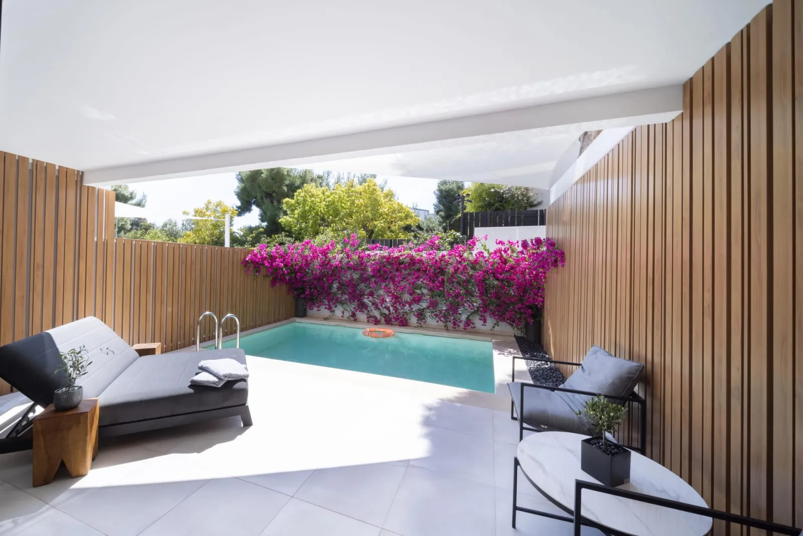 Signature Suite with Private Pool