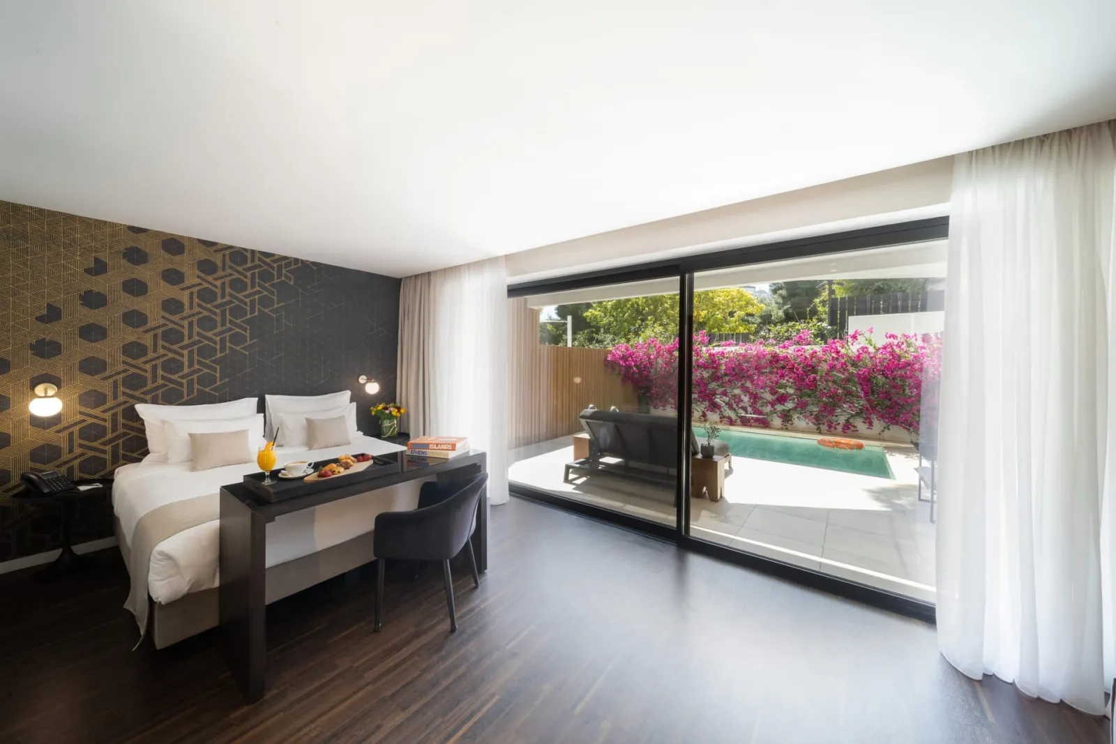 Signature Suite with Private Pool