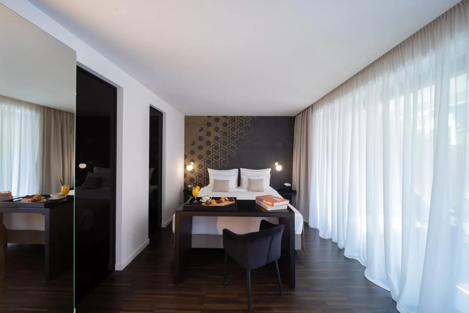 Signature Suite with Private Pool