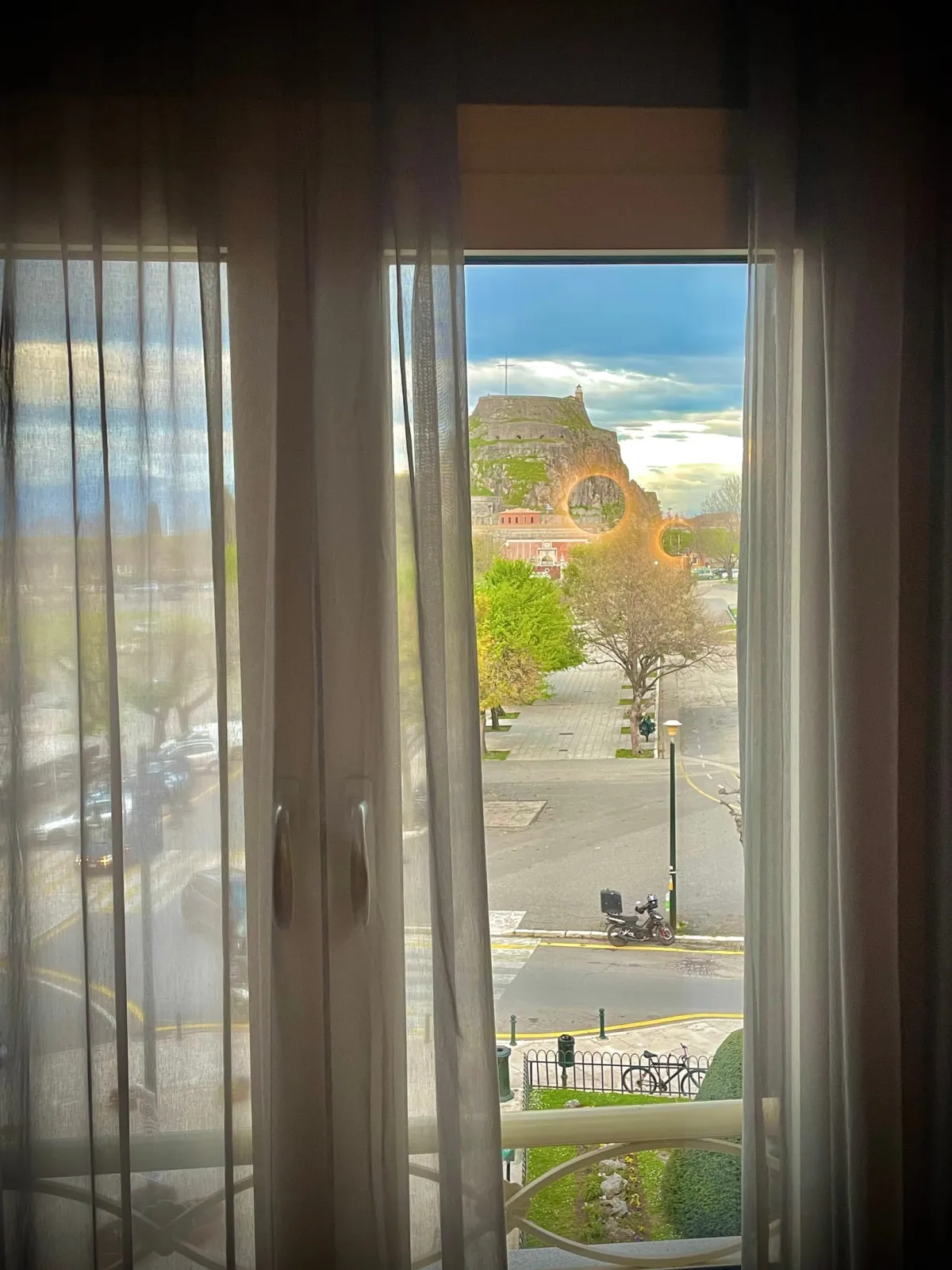 Double Room with Window and Square-Liston View