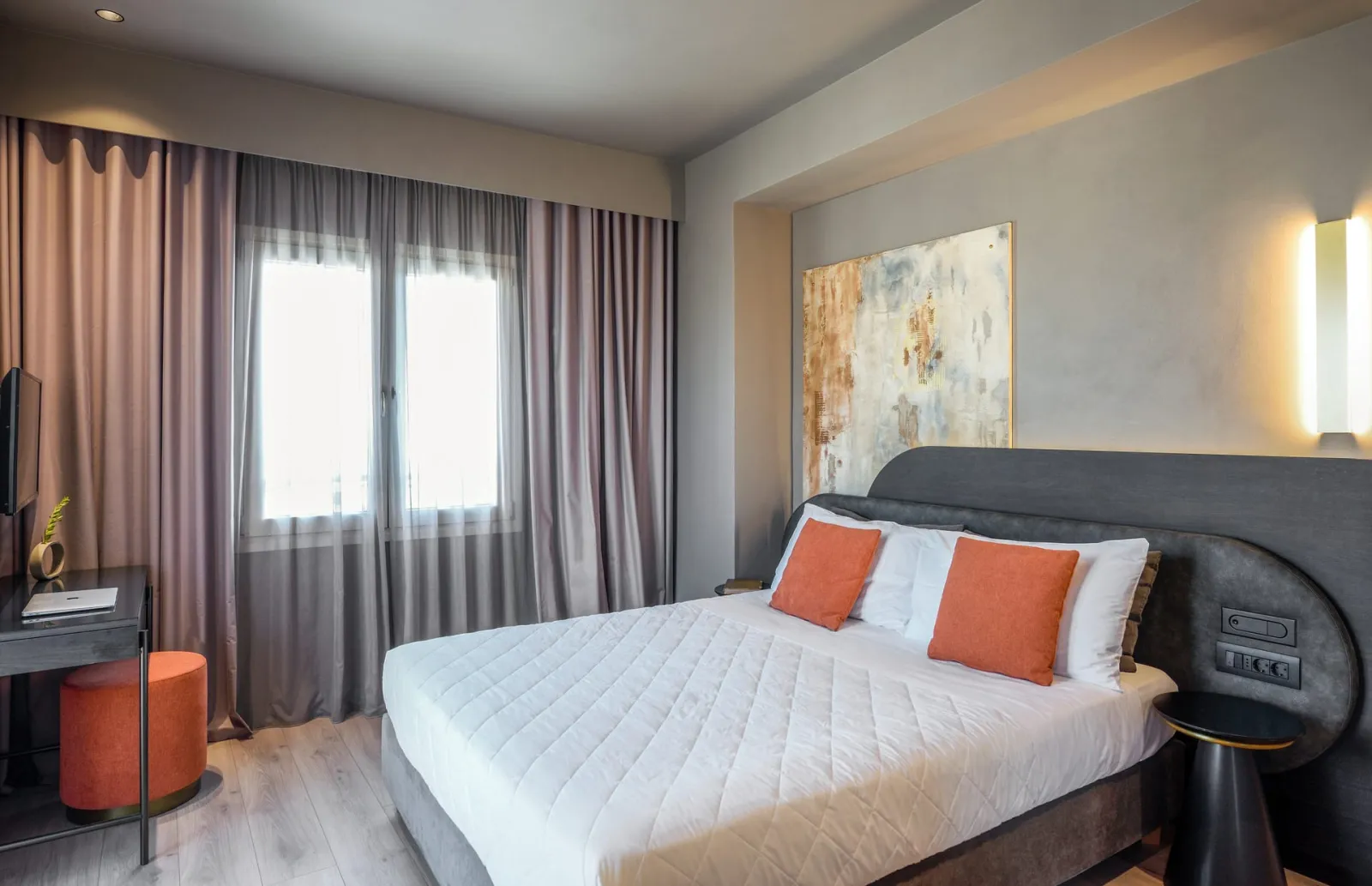Double Room with Window and Square-Liston View