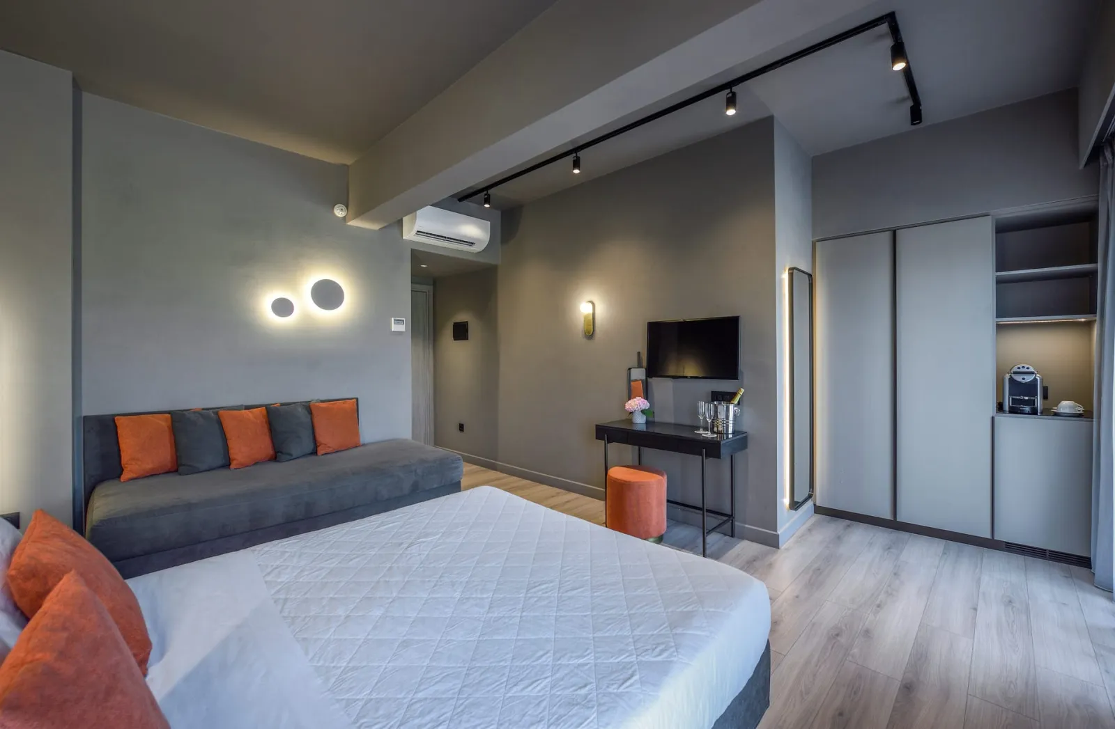 Superior Double Room with Balcony and Square-Liston View