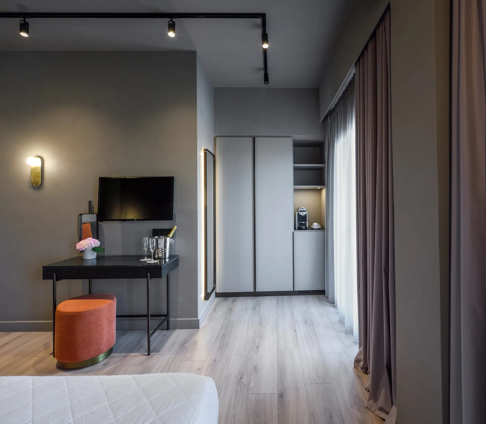 Superior Double Room with Balcony and Square-Liston View