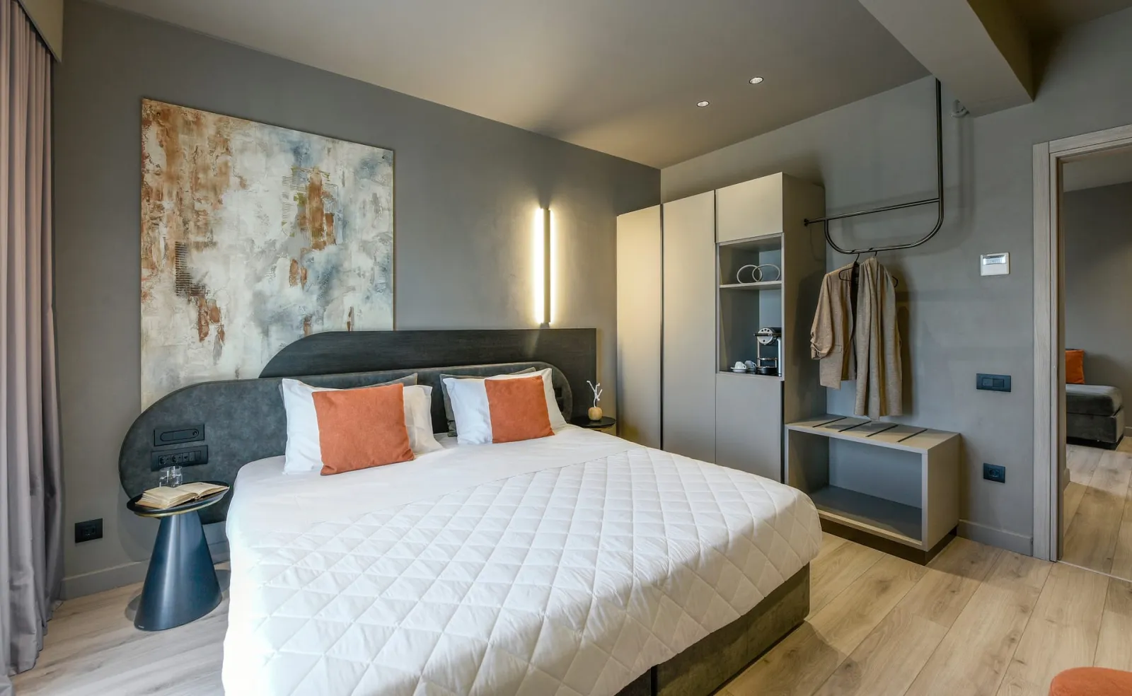 Junior Suite with Balcony and Square-Liston View
