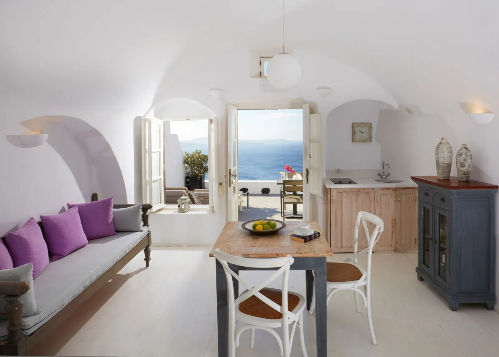 Elegant Suite with outdoor heated Jacuzzi