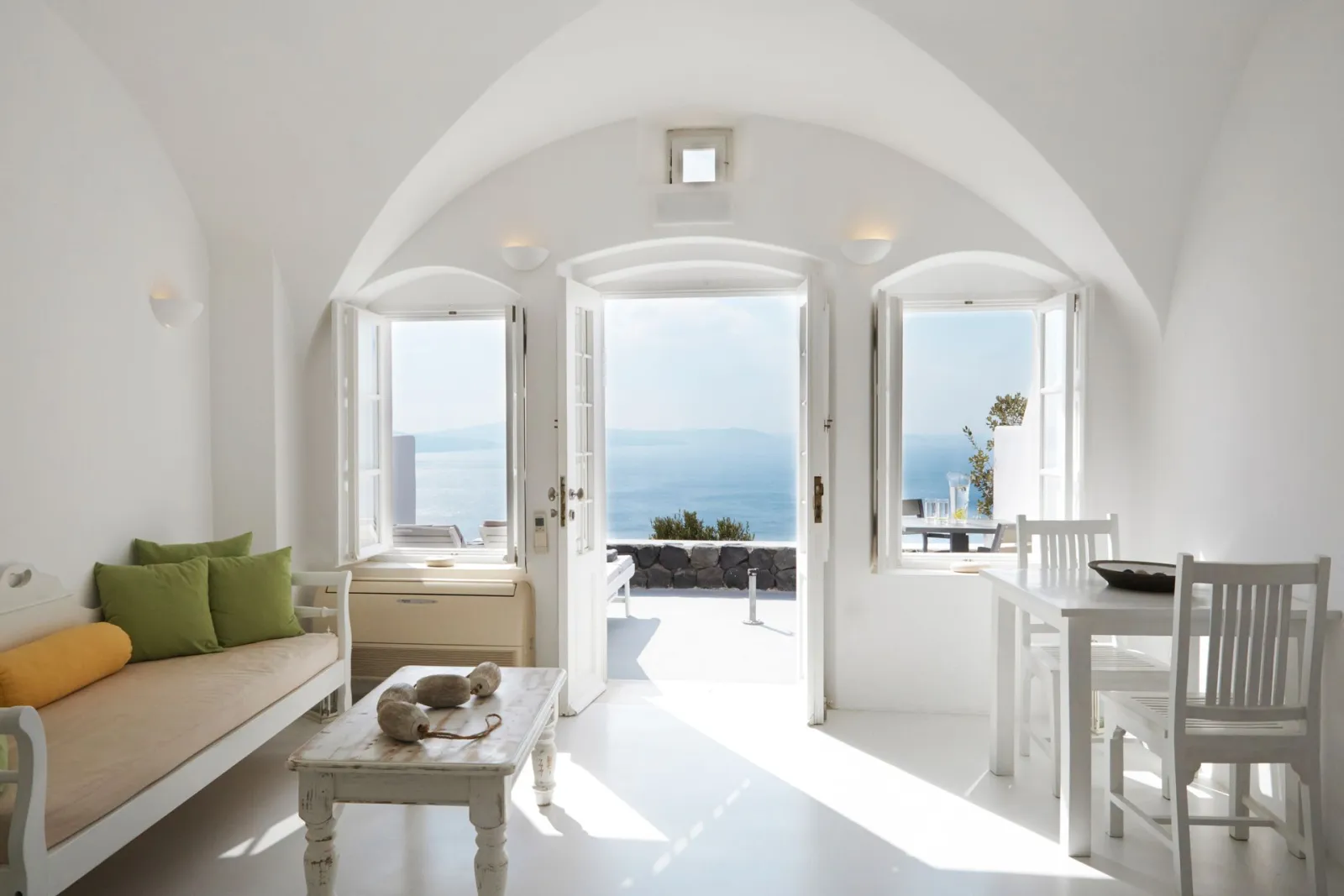 Executive Suite with Jacuzzi & Caldera View