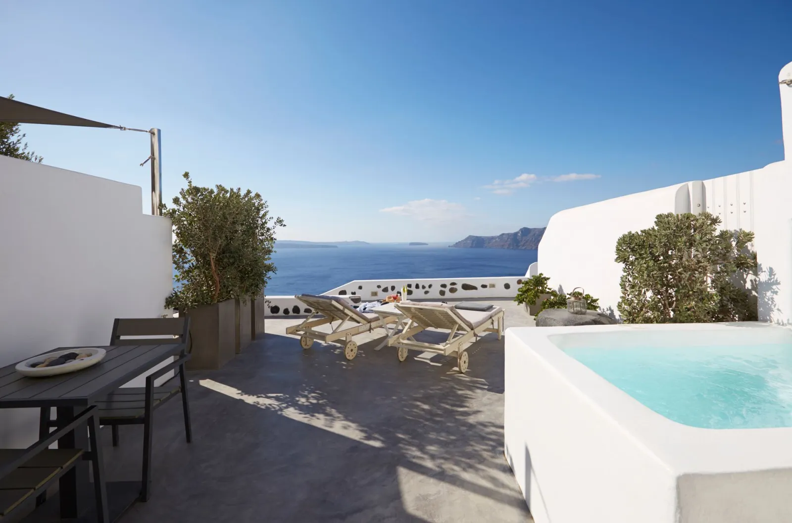 Superior Executive Suite with outdoor heated Jacuzzi
