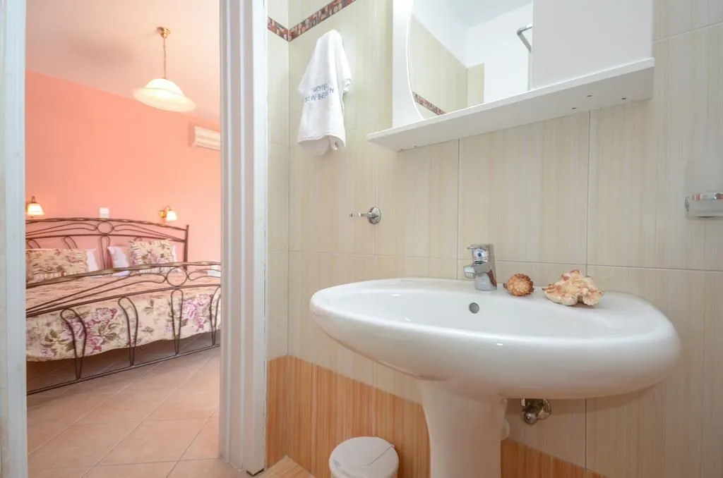 Semi-Basement (2 Adults)
