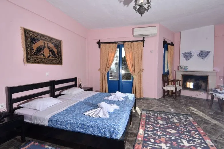 Double room (Double bed or Twins)