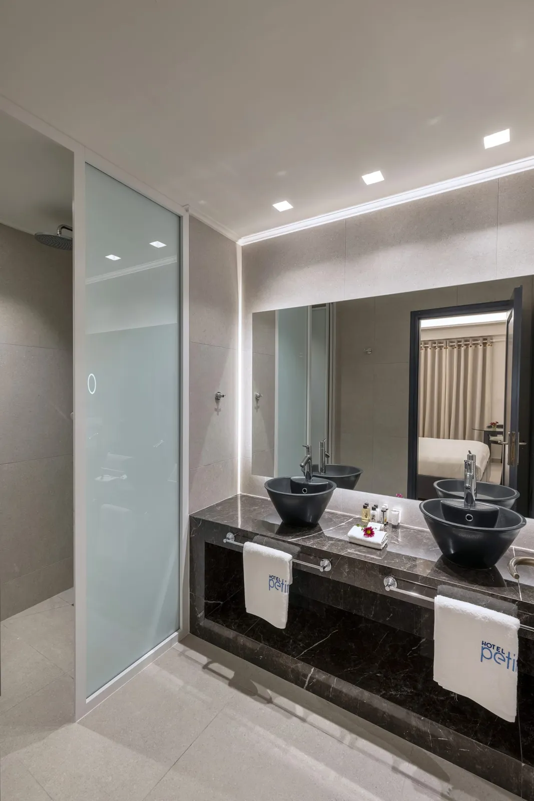 Standard Double Room (Αdjacent Βuilding)