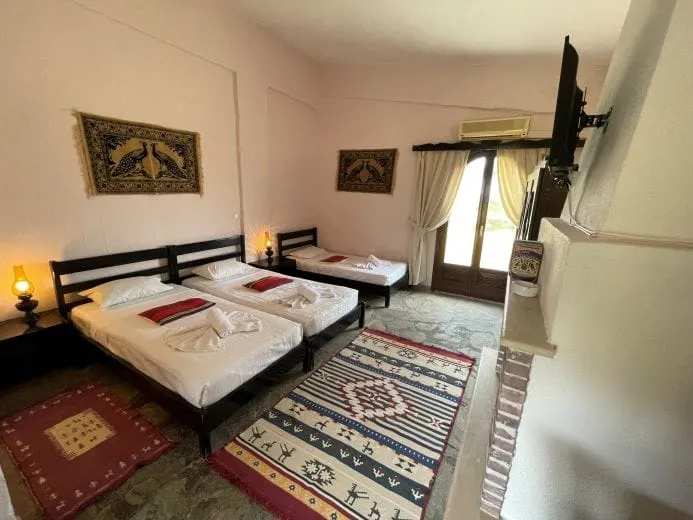 Triple room (2 adults + 1 child)