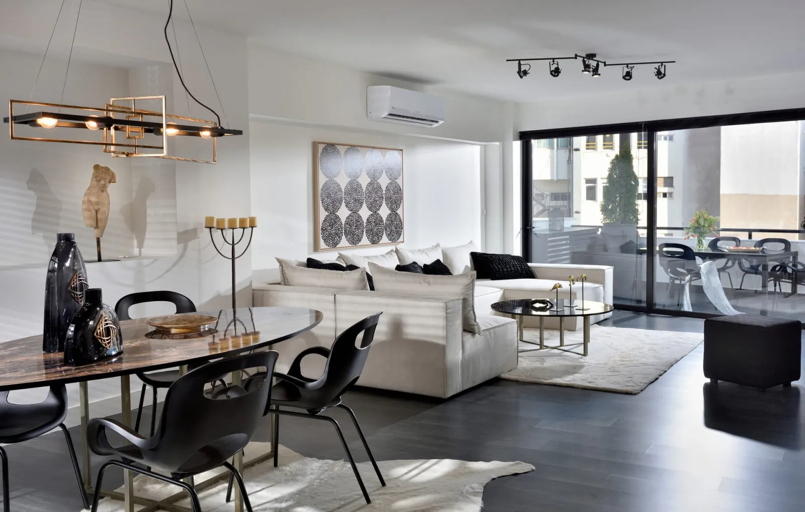 Ater Albus Senior Loft | Acropolis View