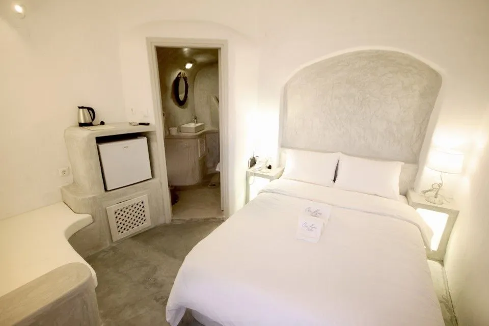 Small Single Cave Room with Caldera & Sea View