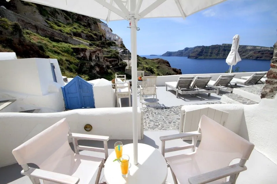 Two Bedroom Cave Suite with Caldera & Sea View