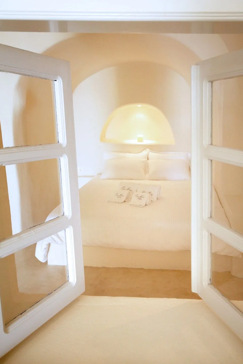 Two Bedroom Cave Suite with Caldera &amp; Sea View