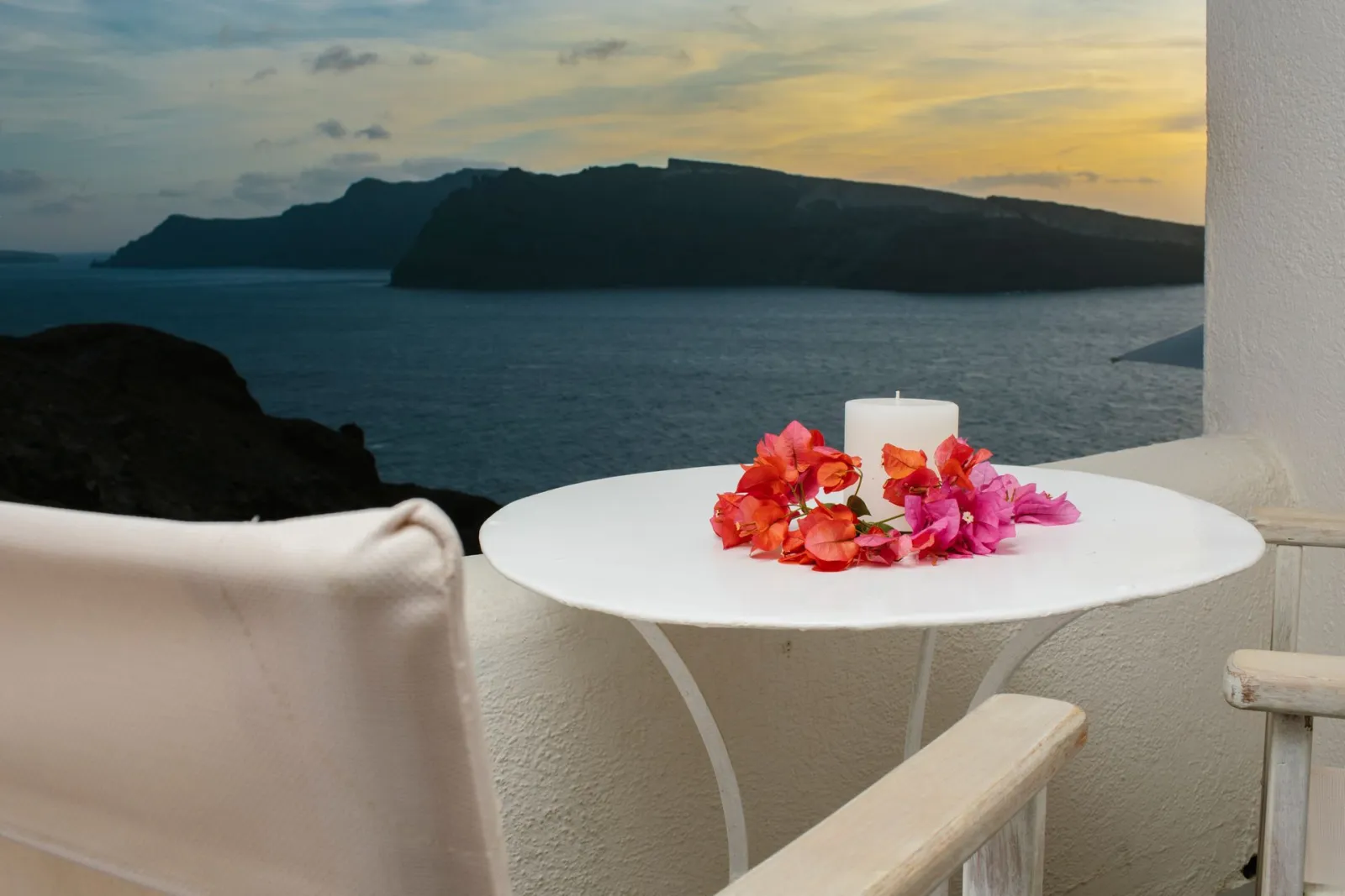 Honeymoon Cave Suite with Caldera & Sea View