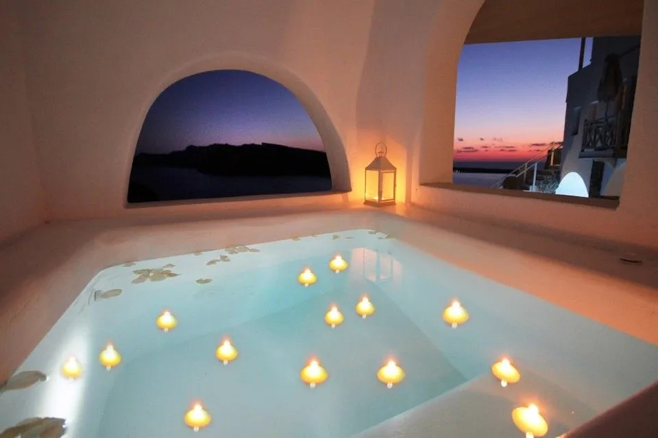 Honeymoon Cave Suite with Outdoor Hot Tub Caldera &amp; Sea View