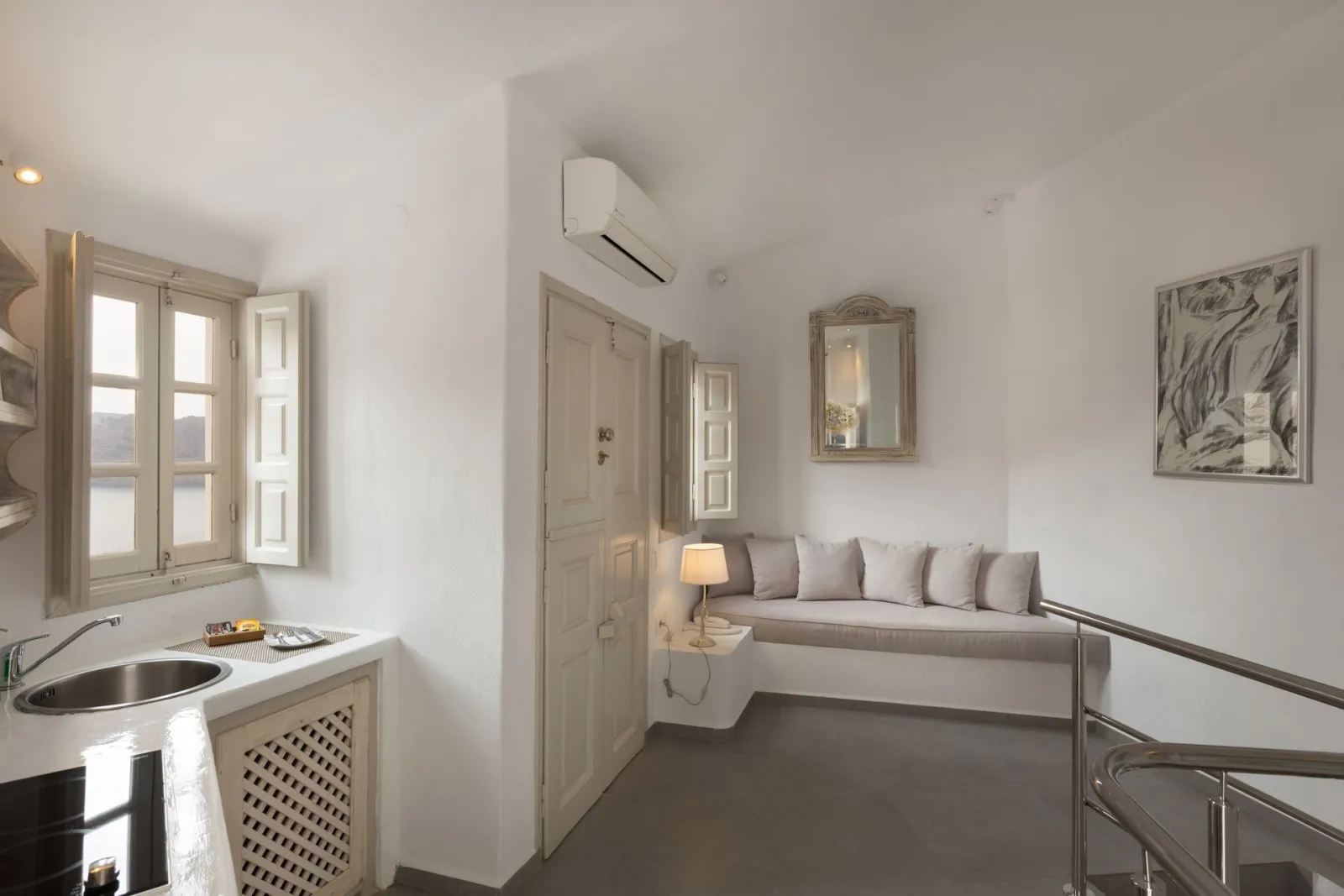 Honeymoon Cave Suite with Outdoor Hot Tub Caldera &amp; Sea View