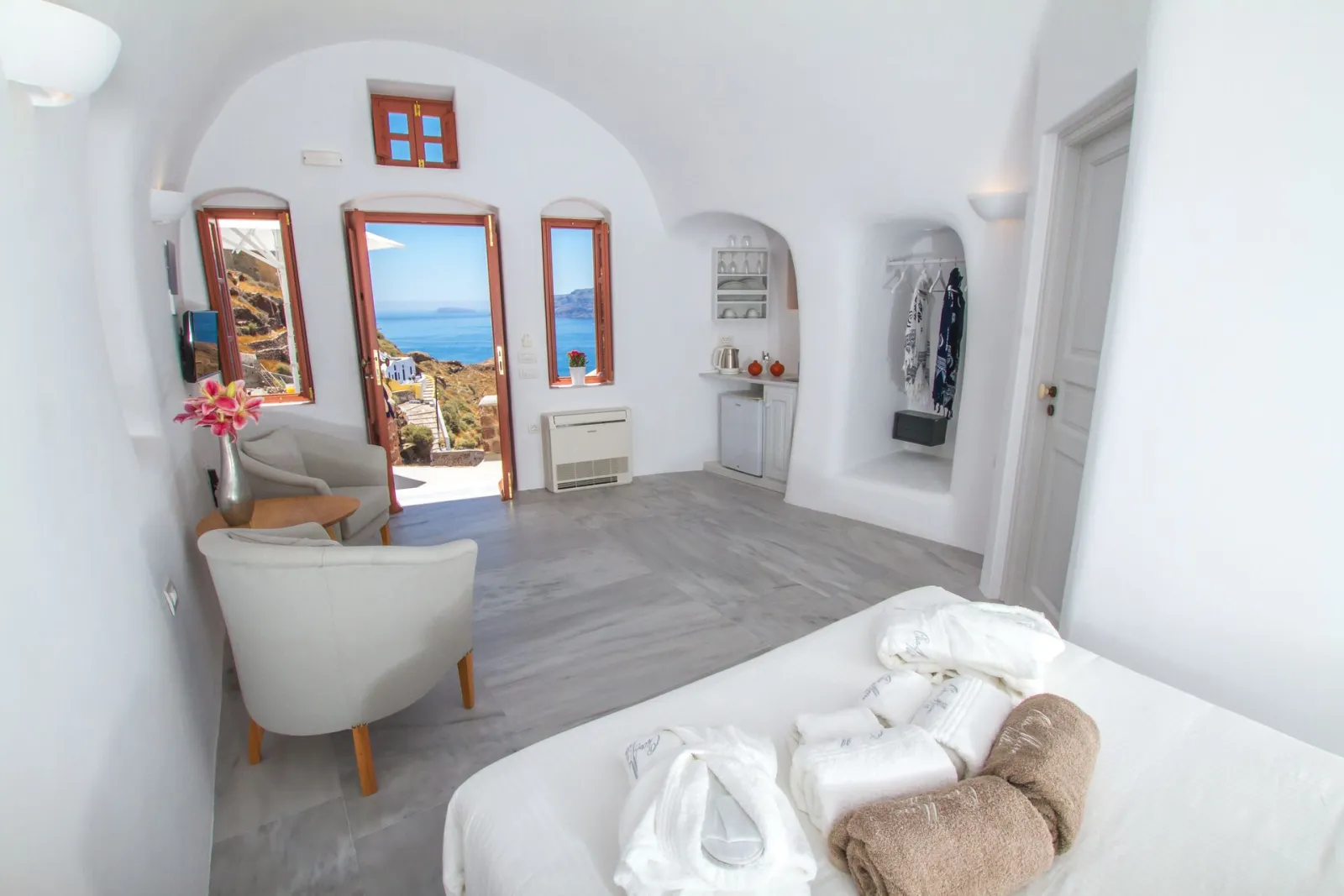Cave Superior Studio with Outdoor Hot Tub Caldera and Sea View