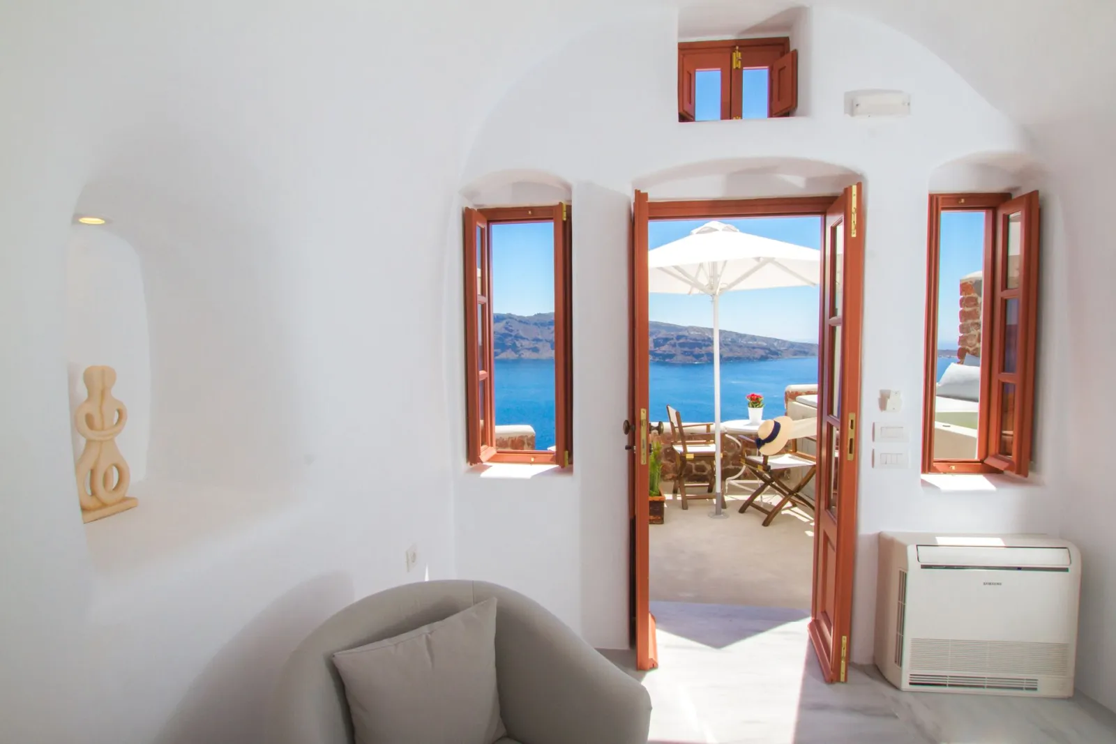 Cave Suite with Outdoor Hot Tub Caldera and Sea View