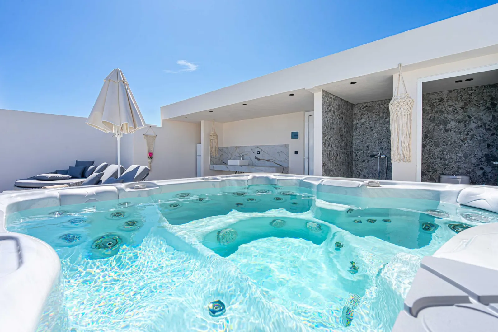 Rooftop Jacuzzi Suite with Sea View