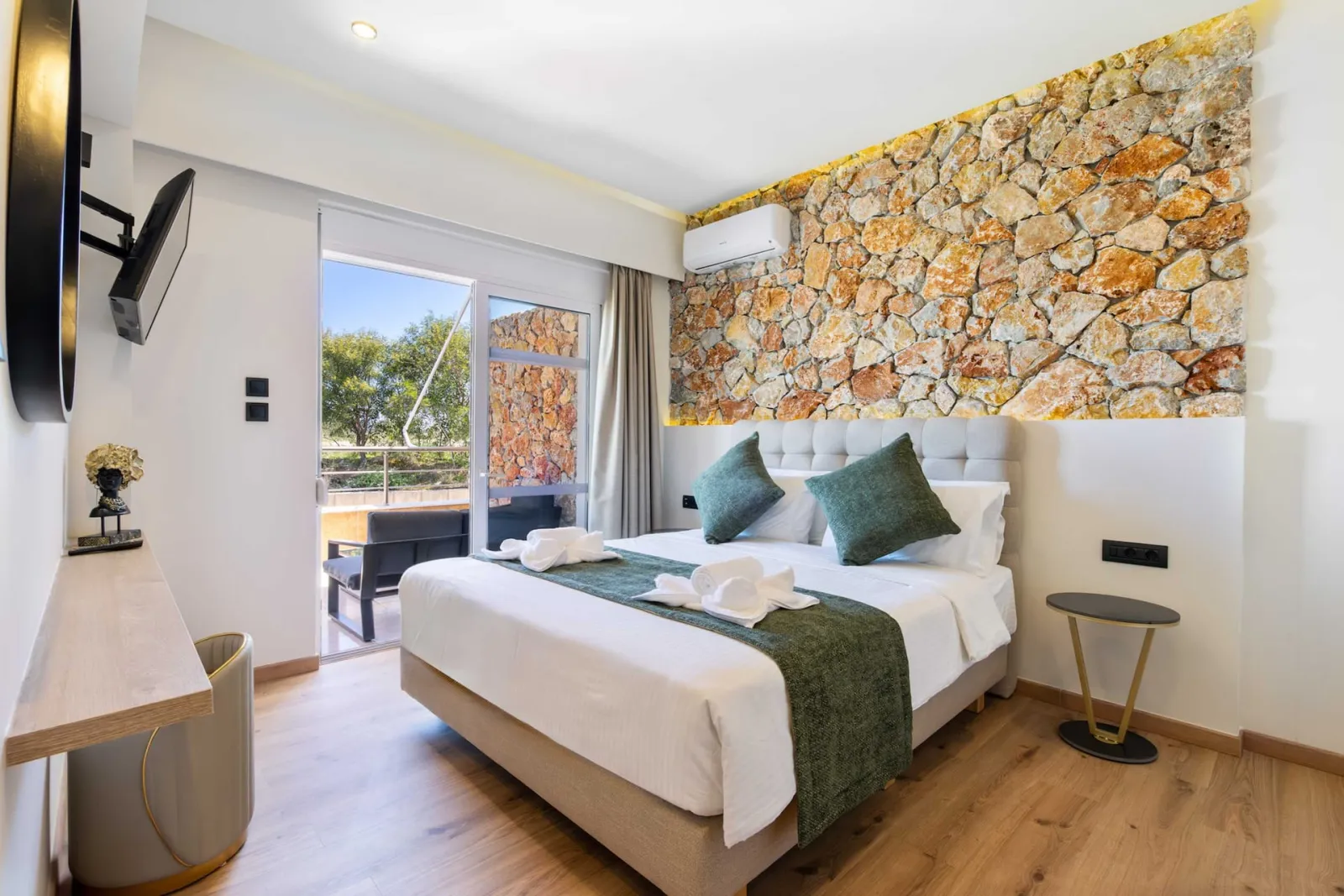 Rooftop Jacuzzi Suite with Sea View