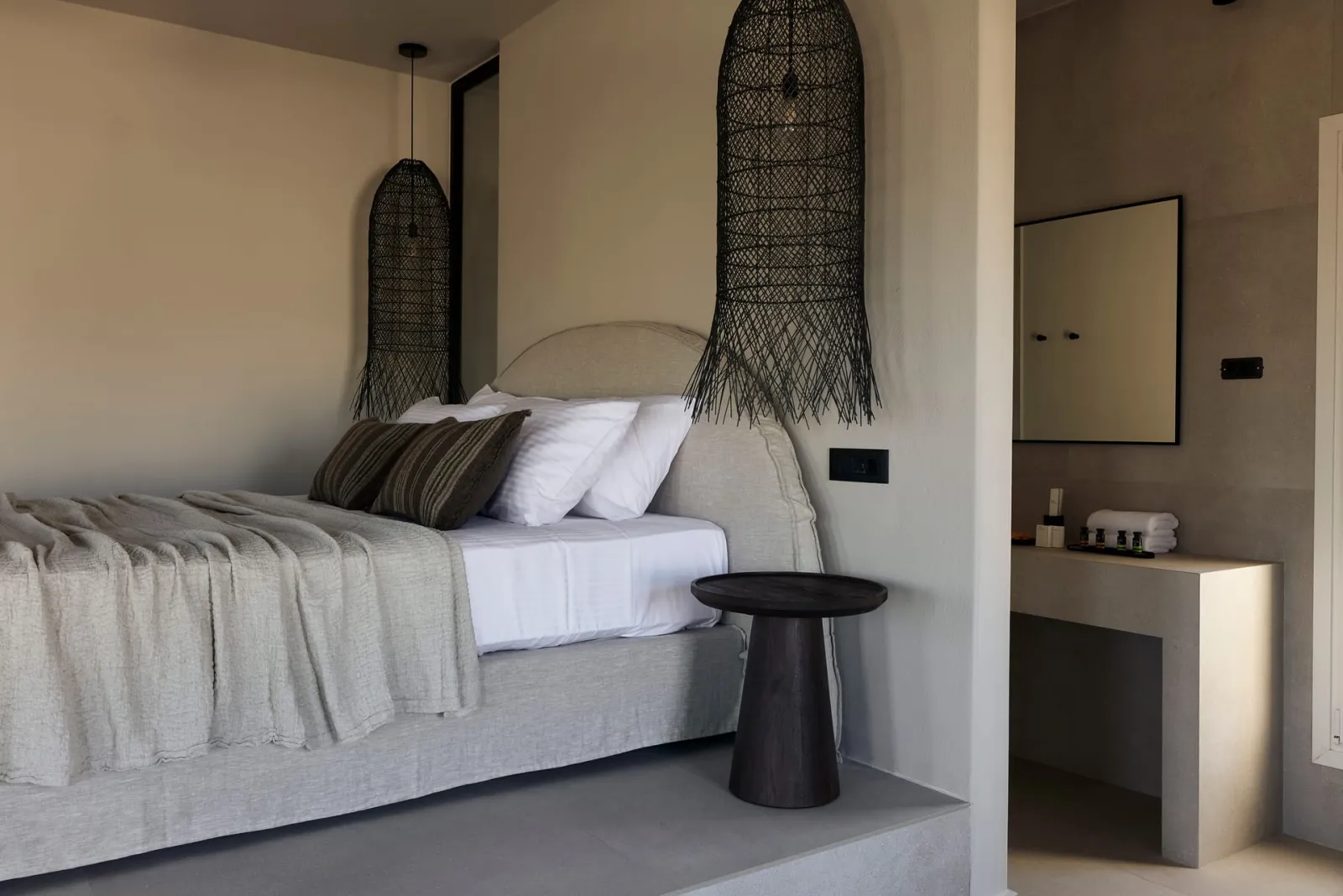 Honeymoon Suite with Indoor Jacuzzi (Naxian Rhapsody)