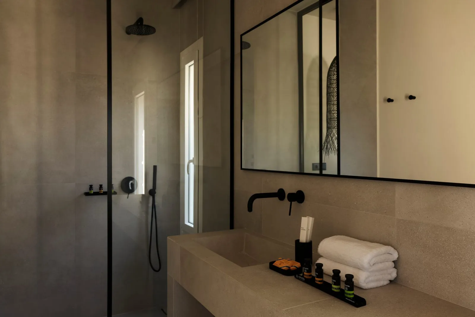 Honeymoon Suite with Indoor Jacuzzi (Naxian Rhapsody)