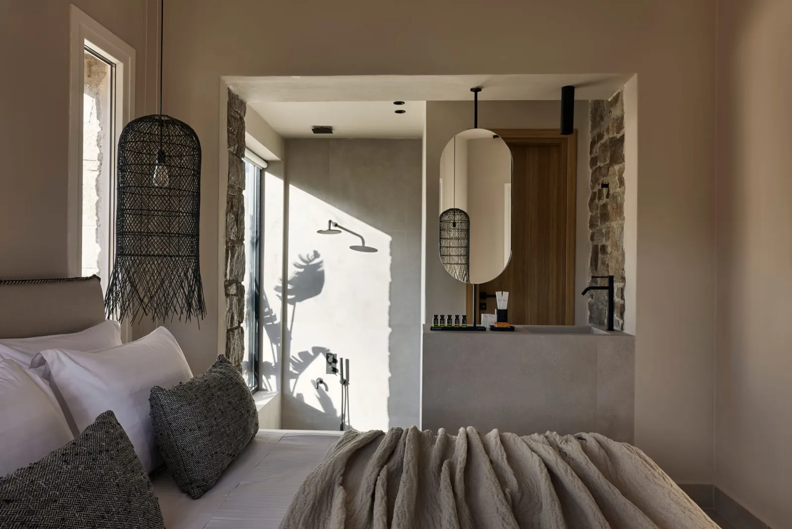 Elegant Two Bedroom with Indoor Jacuzzi (Naxian Rhapsody)