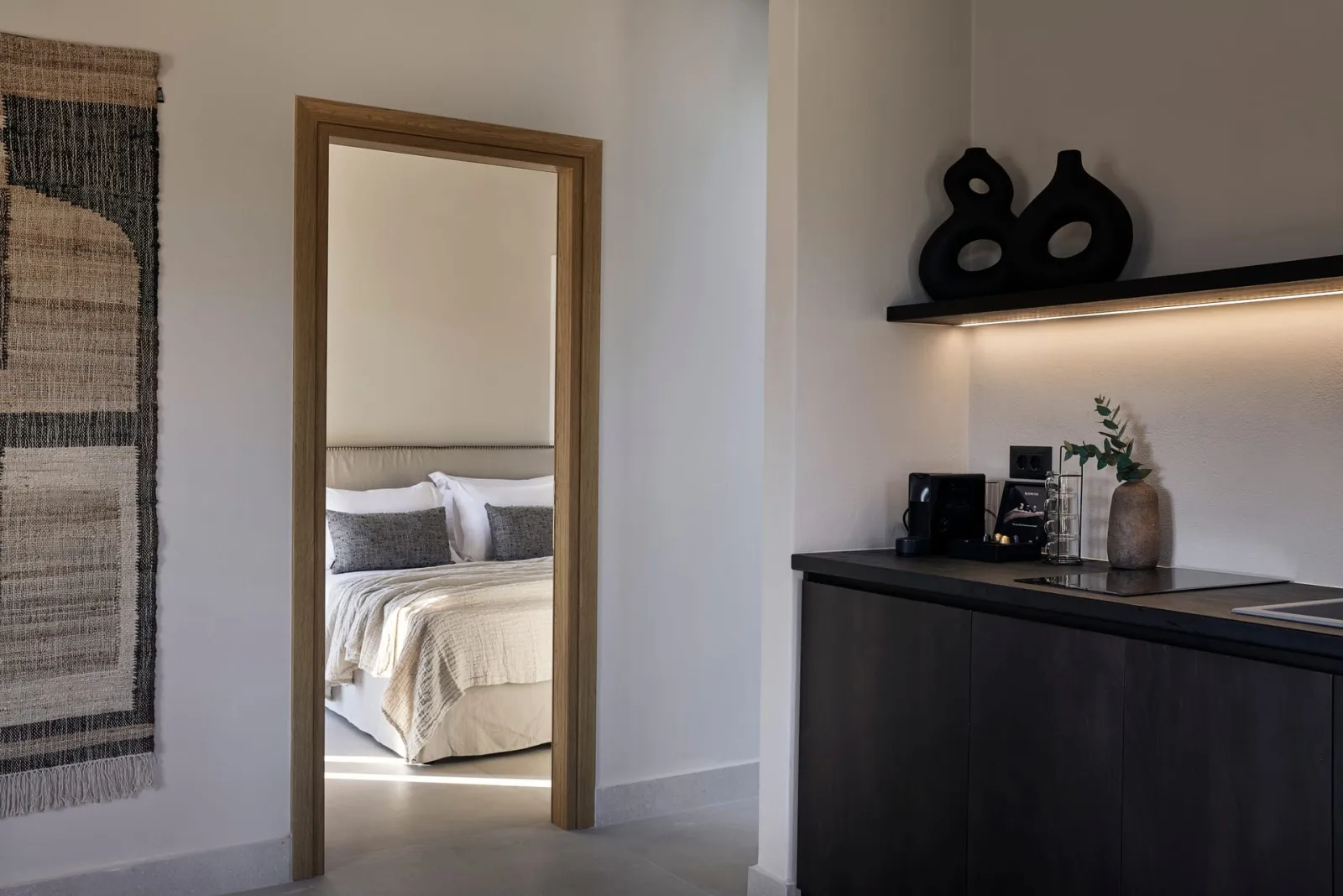 Elegant Two Bedroom with Indoor Jacuzzi (Naxian Rhapsody)