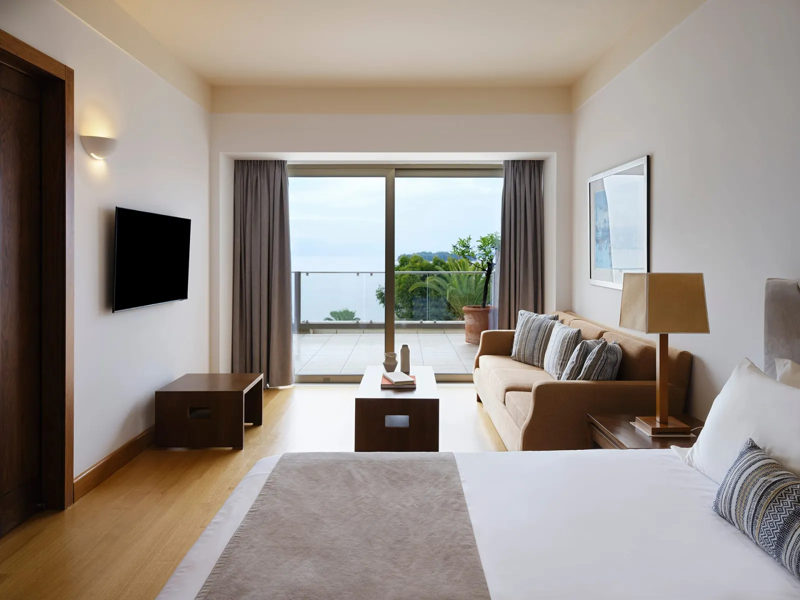 Deluxe One (1) Bedroom Suite Sea View-Main Building