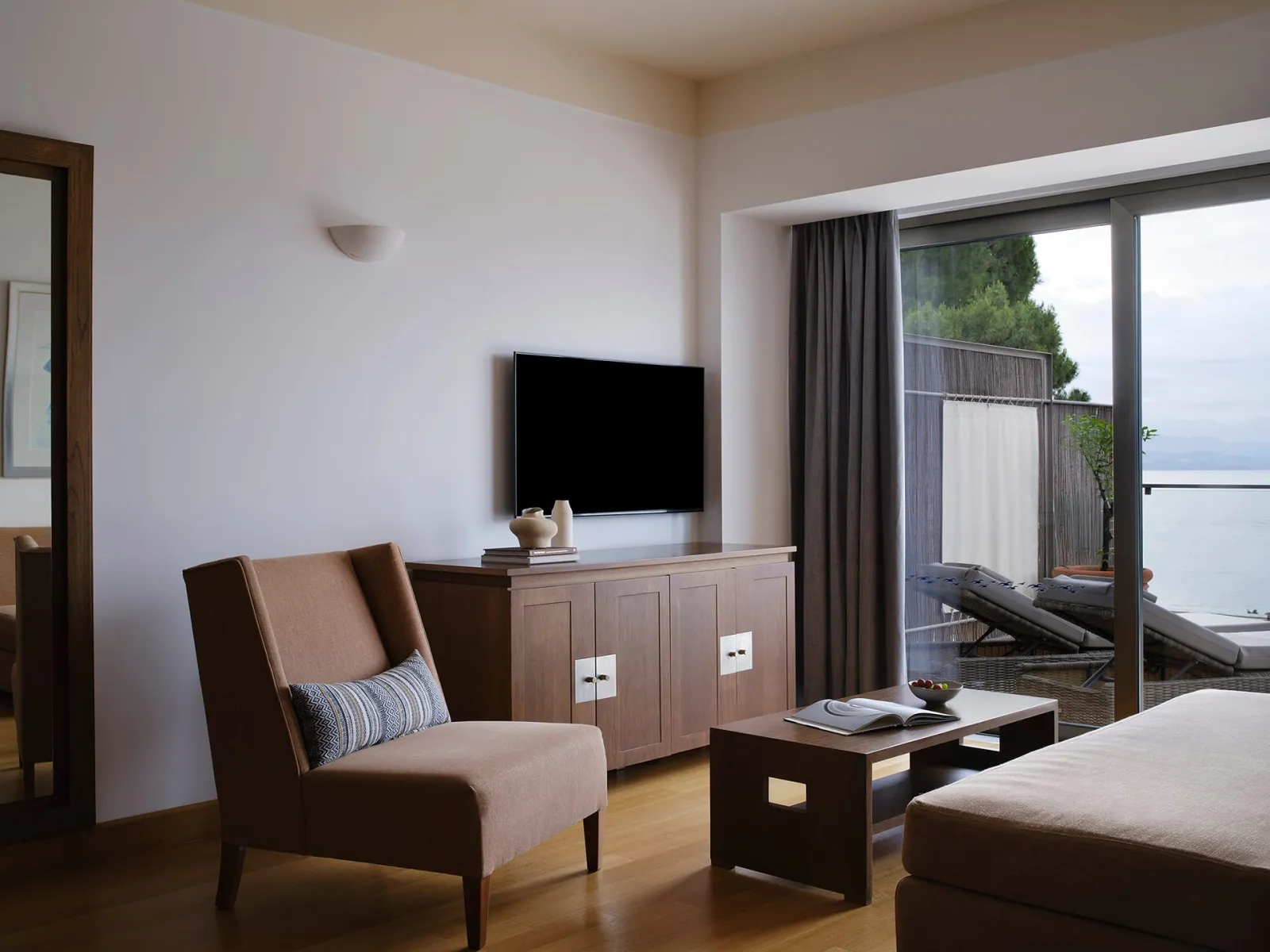 Deluxe One (1) Bedroom Suite Sea View-Main Building