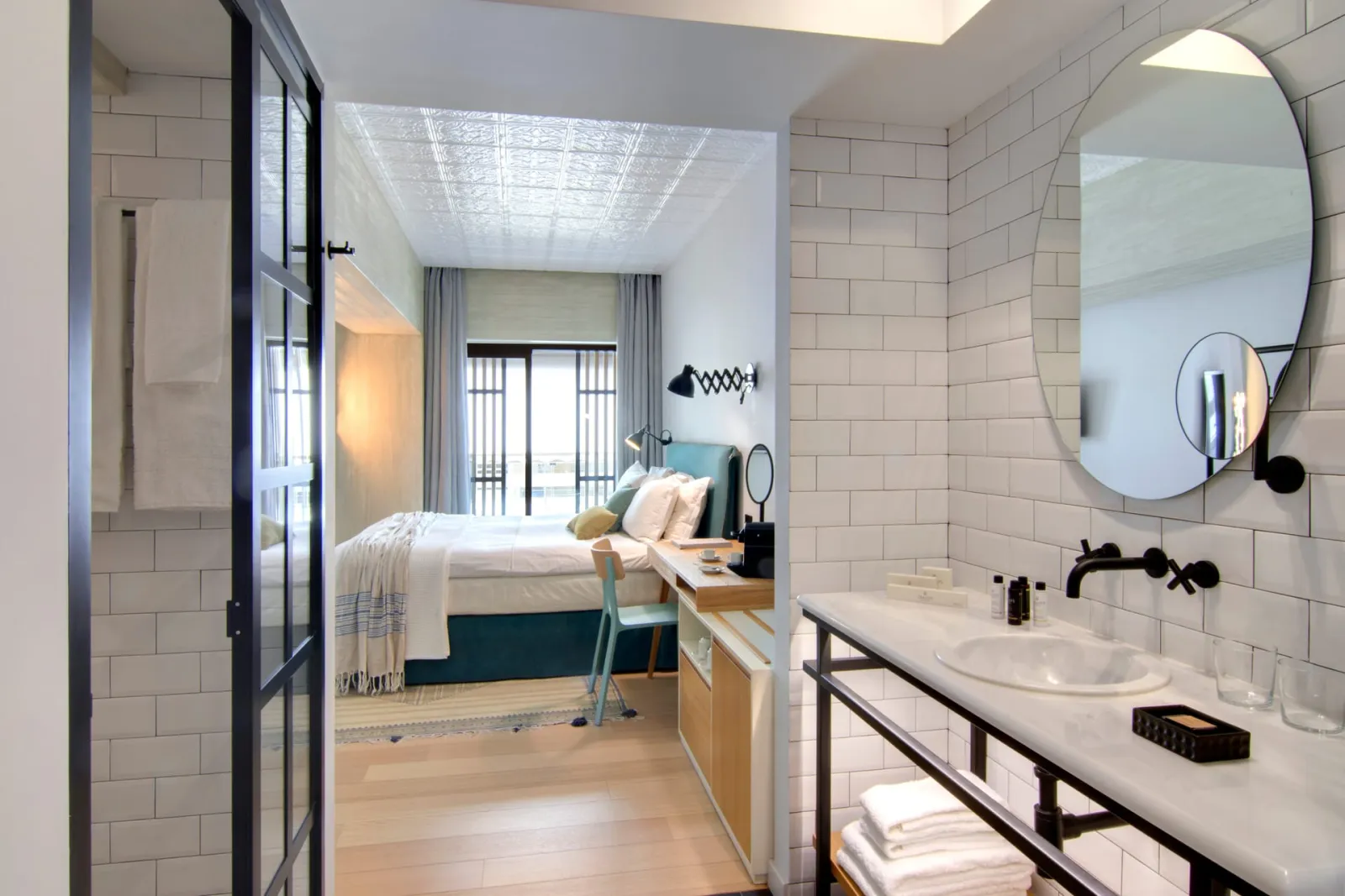 Peer Balcony Room