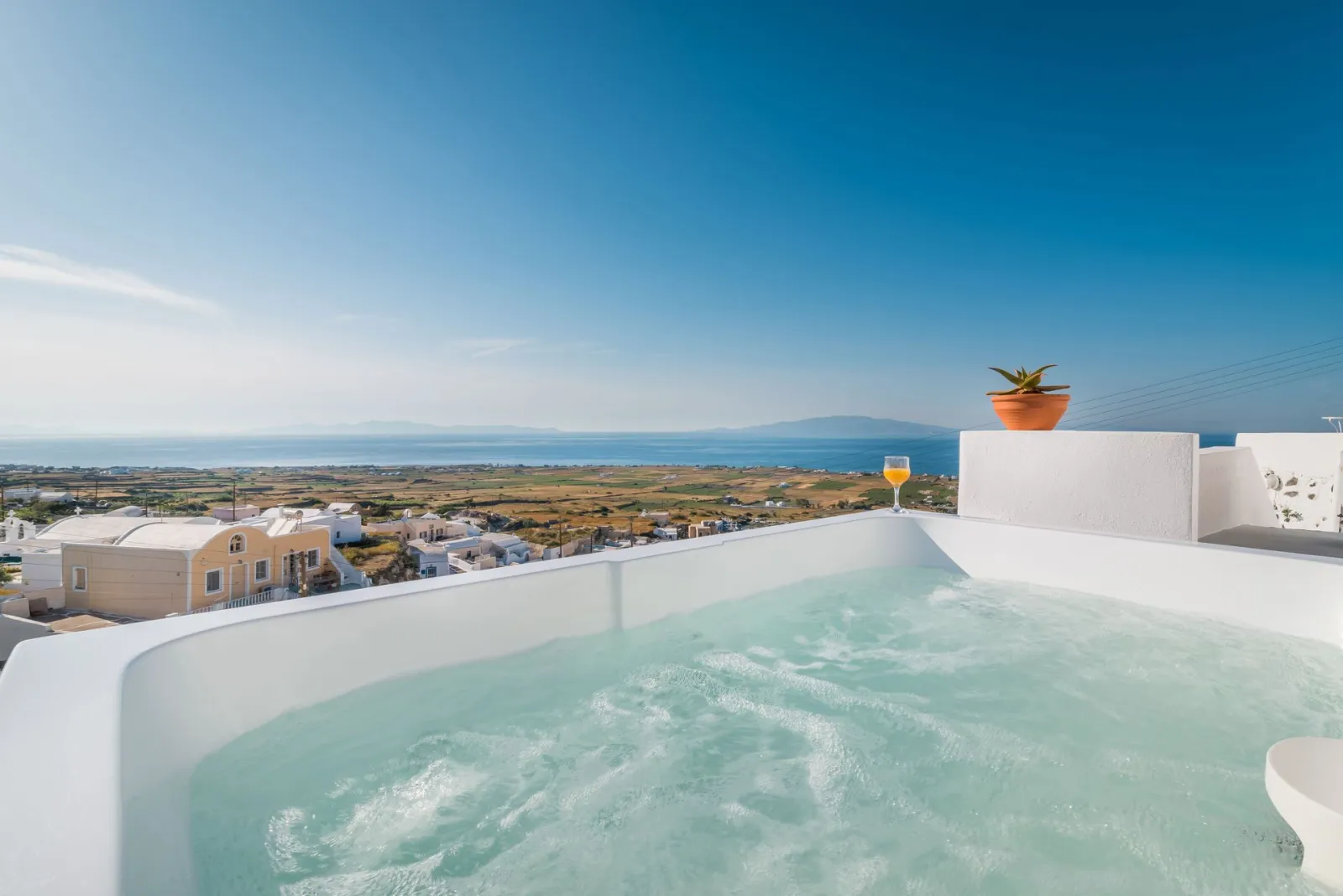 Honeymoon Suite with Outdoor Private Heated Tub