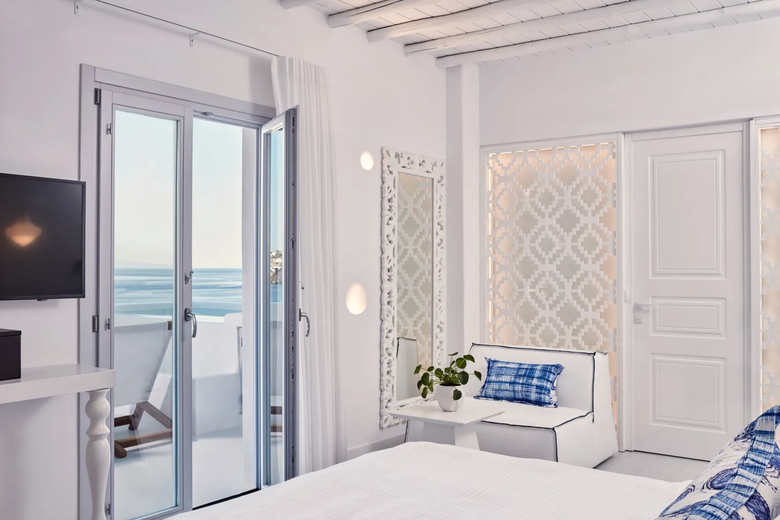 Superior Double Room with Open Air Jetted Tub and Sea View