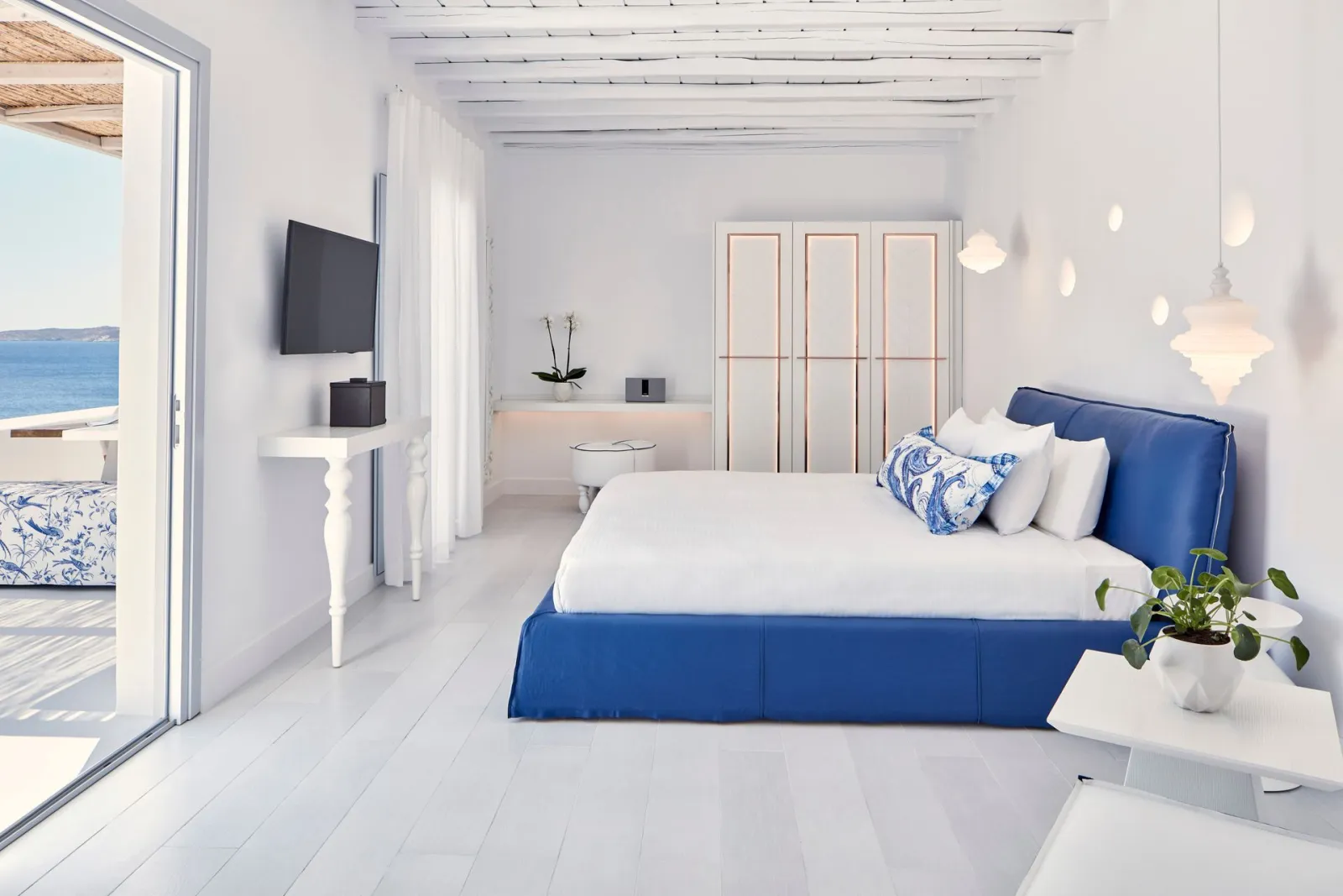 Junior Suite with Open Air Jetted Tub and Sea View