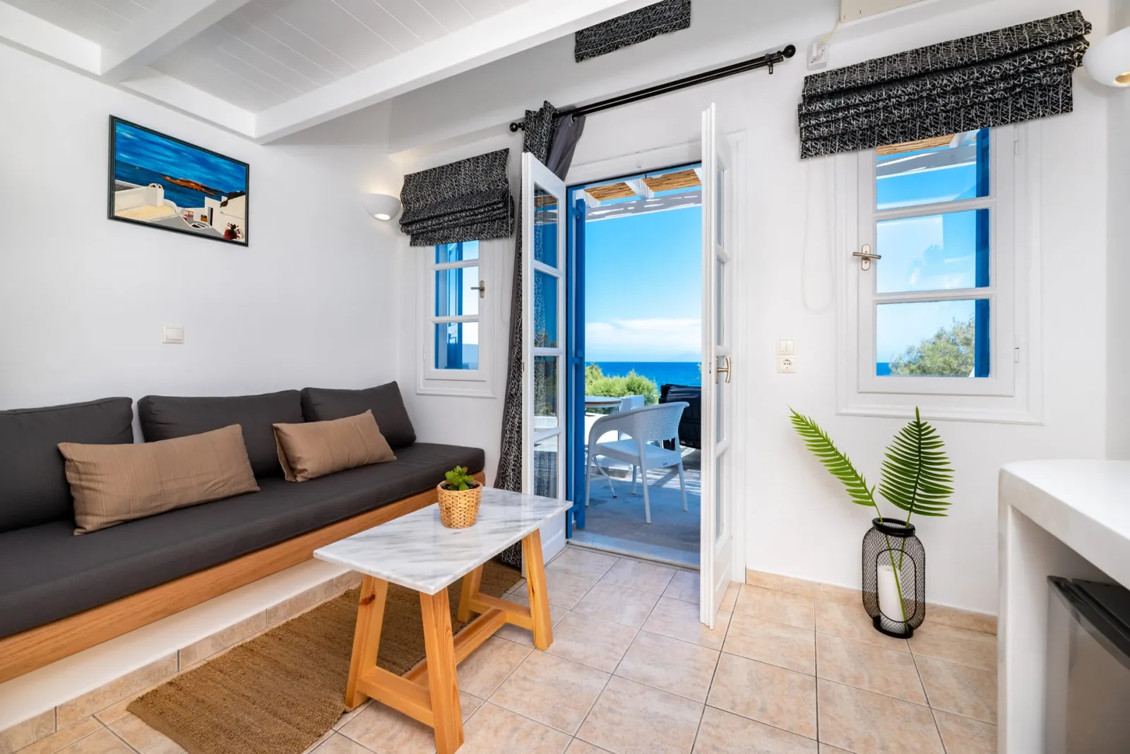 Deluxe Suite with Sea View and Hot Tub - Split Level