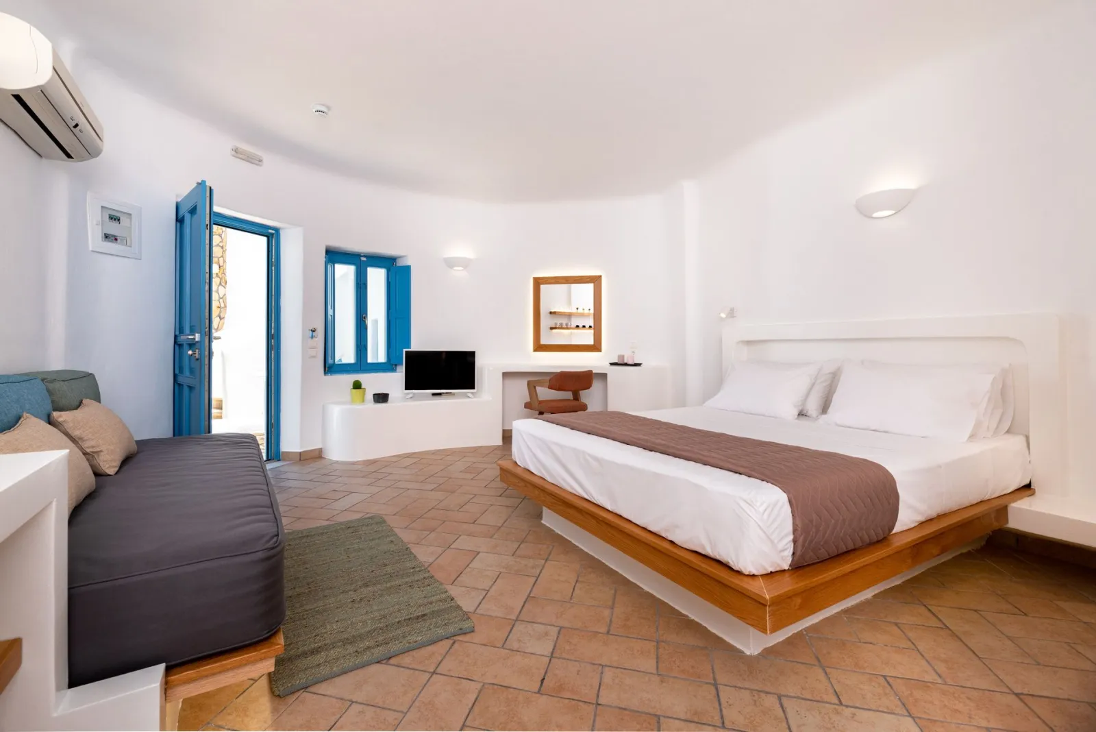 Superior Suite with Pool View