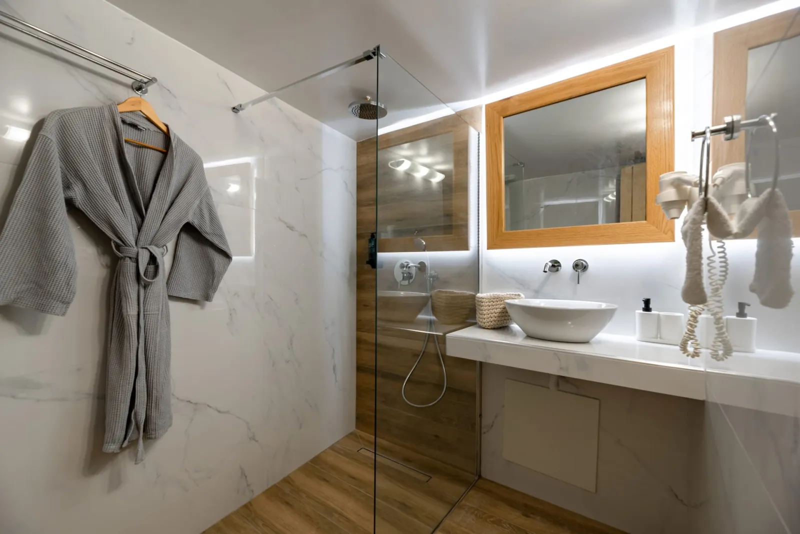 Superior Suite with Pool View - Split Level